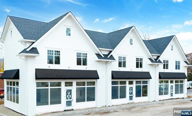 Building Photo - 445 Ramapo Valley Rd Unit 1