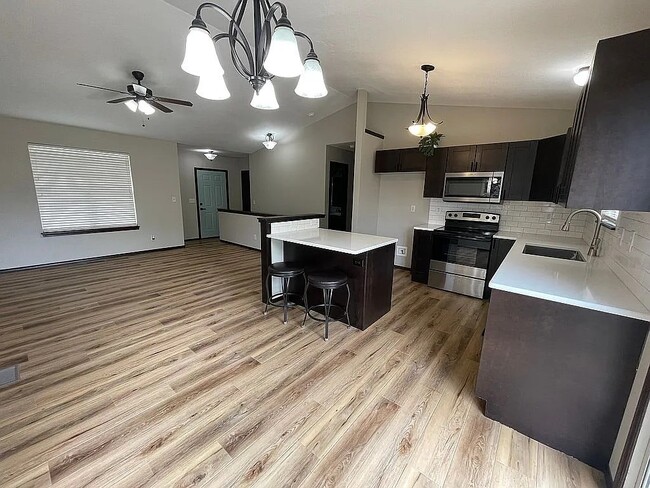 Photo - 1742 N Basswood Ct