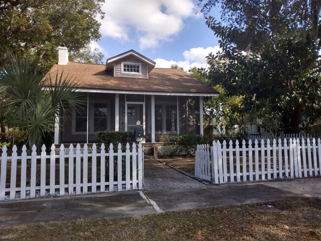 Building Photo - Great Rental Downtown