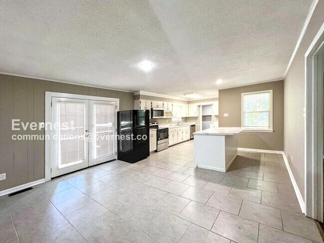 Photo - 825 W South St