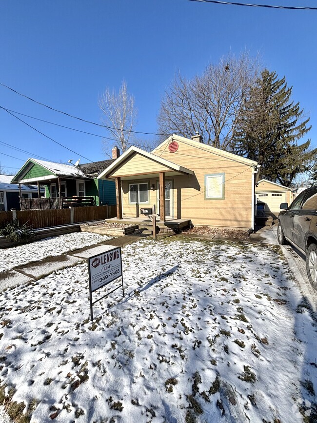 Building Photo - 317 Douglas Ave Rental