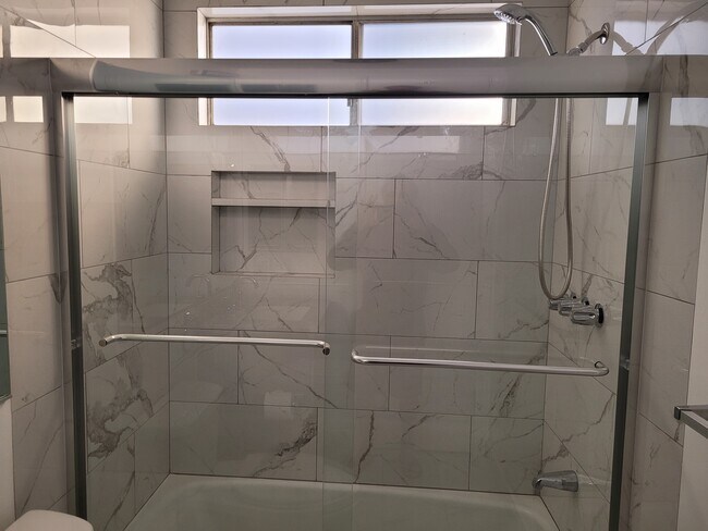 Unit #7 Bathroom