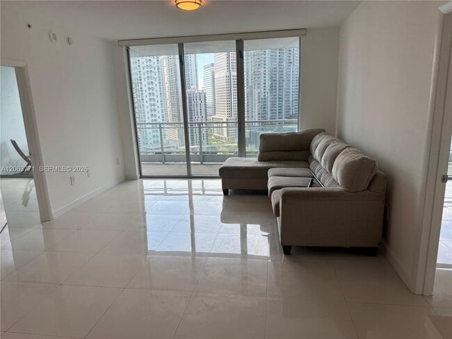 Photo - 90 SW 3rd St Unidad 2314