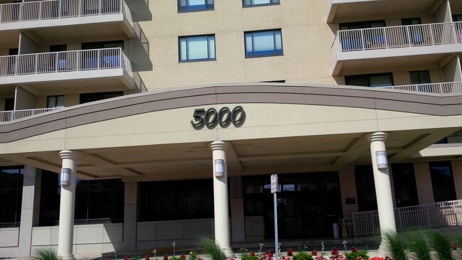 Photo - 5000 Boardwalk