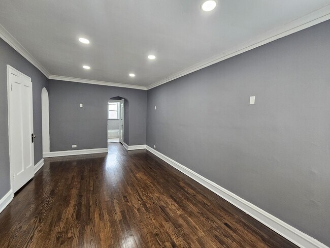 Photo - 6545 N Francisco Ave Unit 2B