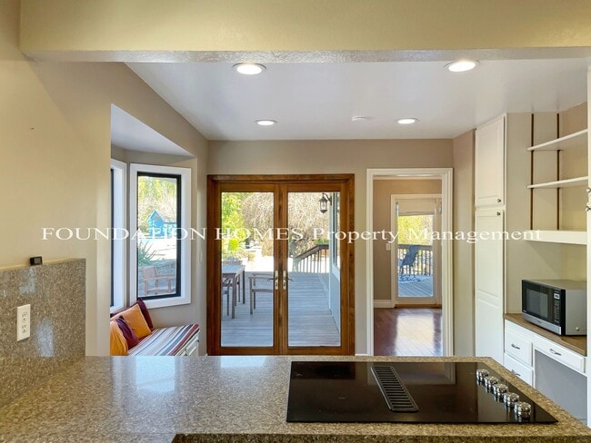 216 San Ramon Way