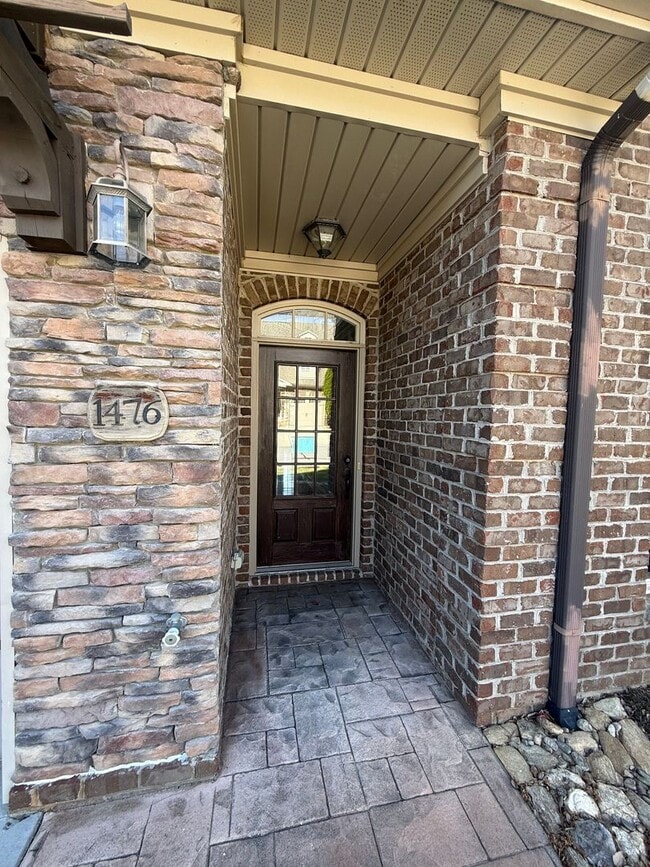 Photo - For Rent NOW!!