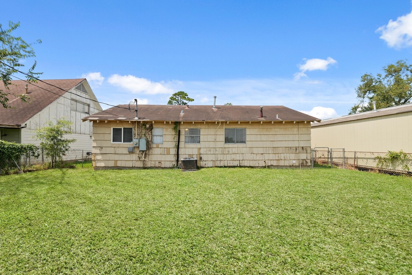 Photo - 326 Brookview St