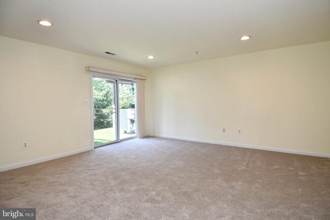 Photo - 8784 Lincoln St