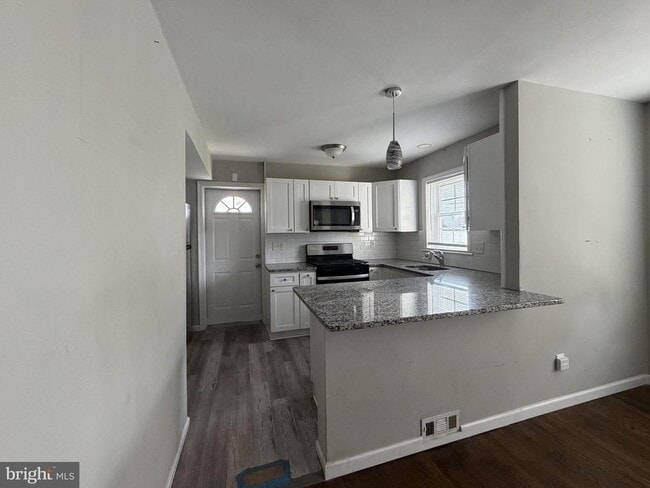 10 Webster Ave