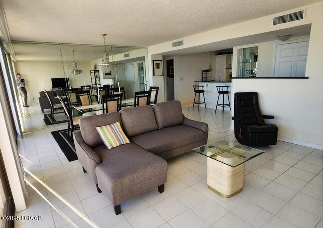 Photo - 2828 N Atlantic Ave Unidad 1404