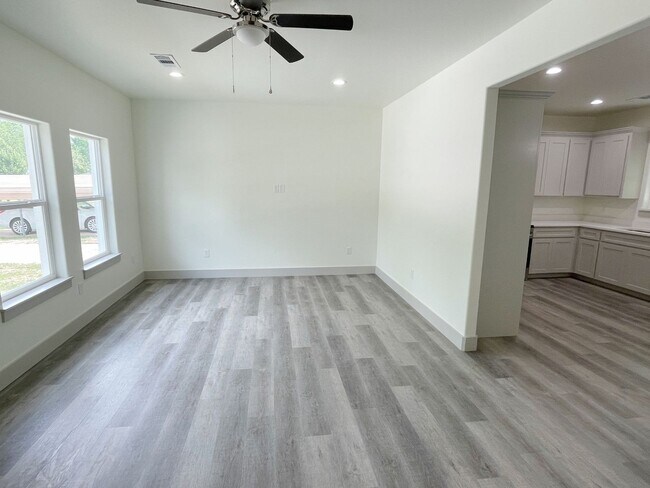 Photo - Brand new/close to hospital and college/Mi...