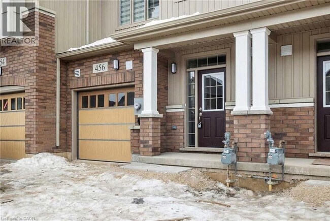 Photo - 456 Adelaide St