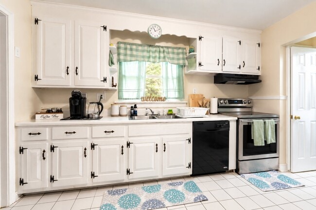 Photo - 2224 Kirby Rd