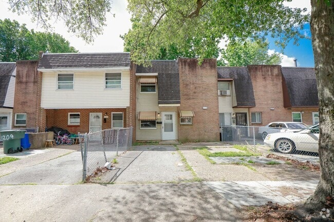 Building Photo - Bright, Clean, and Move-In Ready Townhome