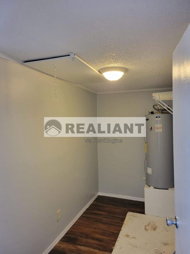 Photo - 505 Amhurst Dr