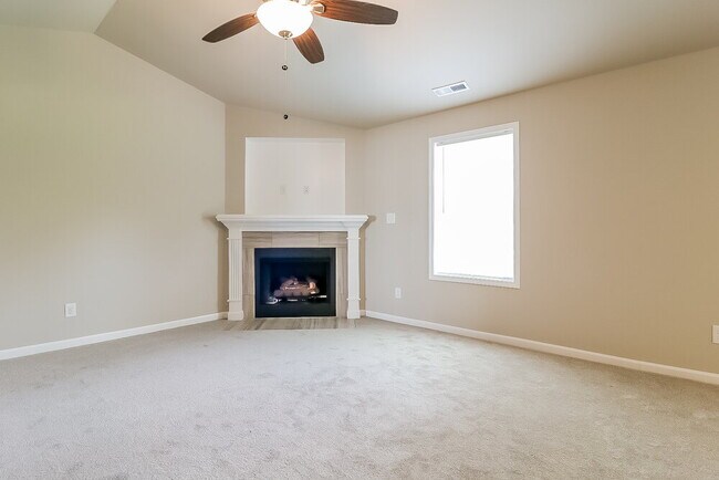 Photo - 114 Winter Red Wy