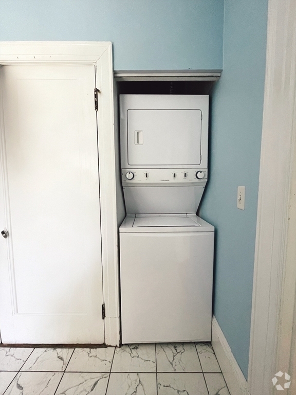 Building Photo - 1691 Beacon St Unit 2 Rental