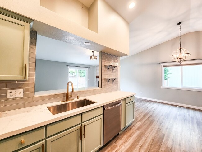 Photo - Arlington Rambler - 3bd/2ba