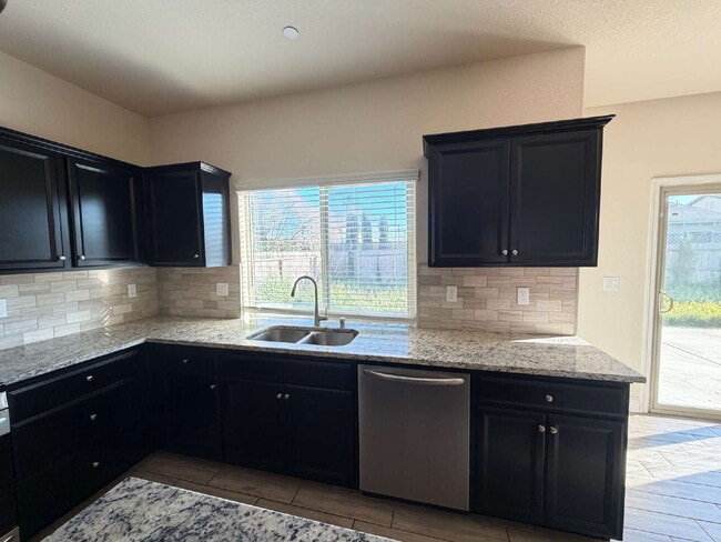 Photo - 2494 Valdes Dr