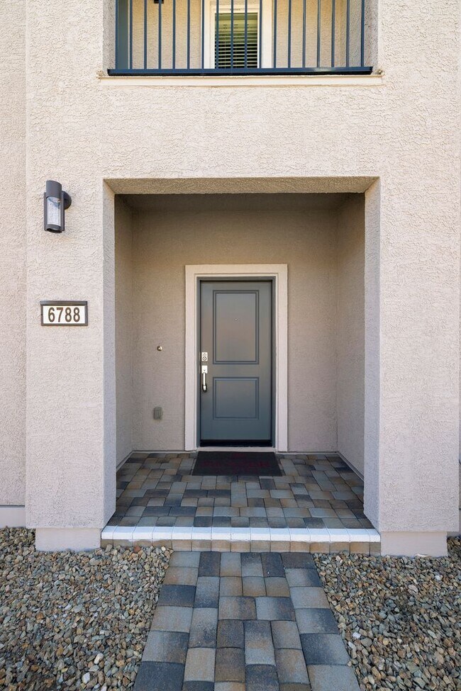 Photo - FULLY FURNISHED BRAND NEW TOWNHOME WITH 3 ...