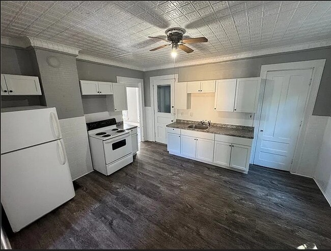 Photo - 75 Van Stallen St