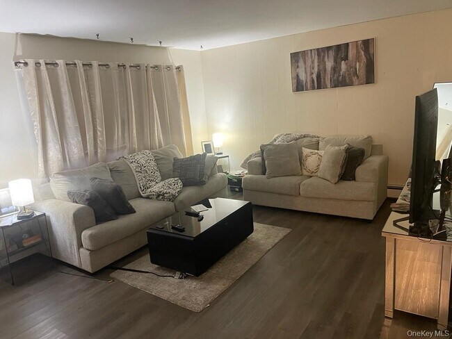 Photo - 3 Plymouth Rock Ct