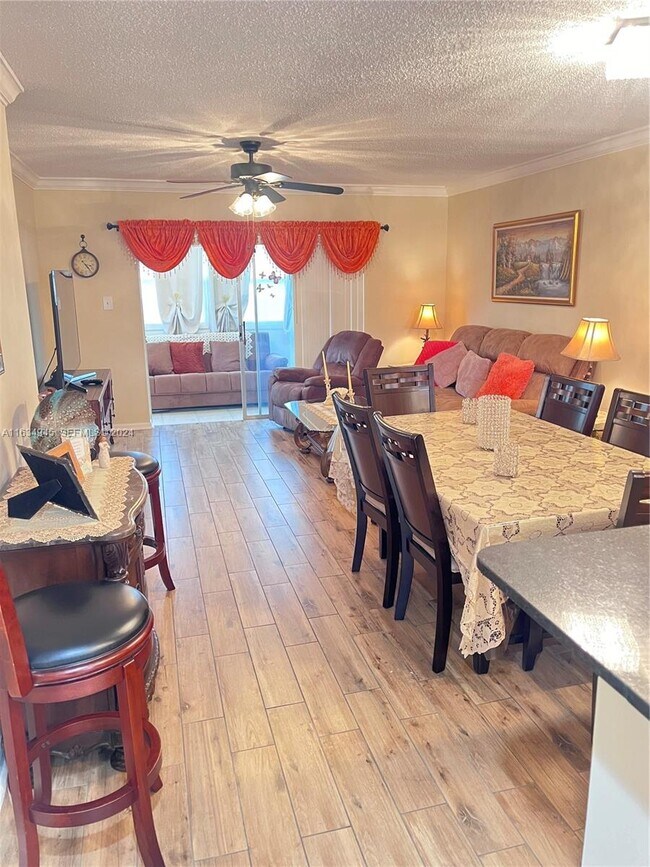 Photo - 7300 NW 5th Ct Unidad 201