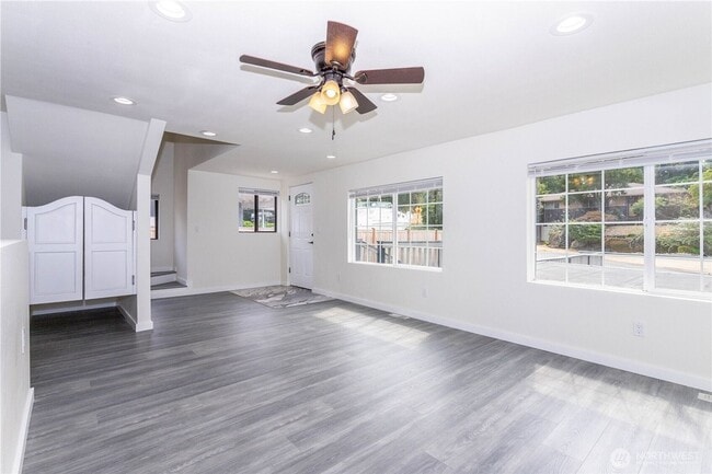 Photo - Beautifully Renovated 4-Bedroom Home in De...