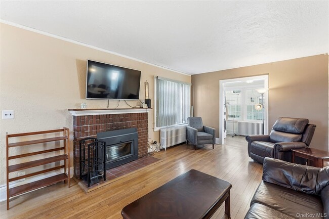 Photo - 58 Hartsdale Rd