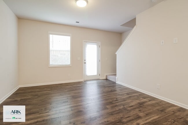 Photo - 6 Oak Rose Dr