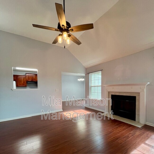 Photo - 275 Abigail Cir