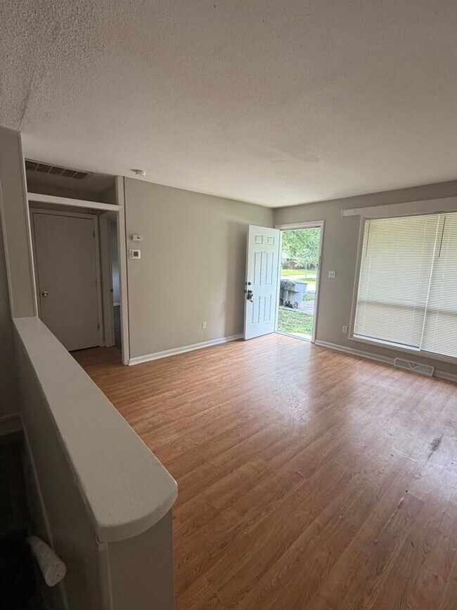 Photo - 4641 Highlake Dr