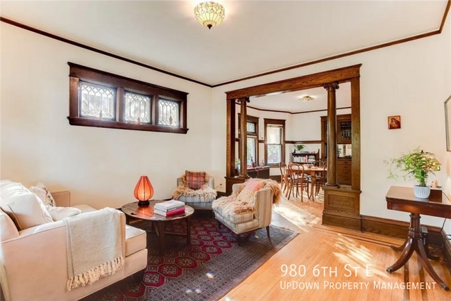 Photo - 980 6th St E