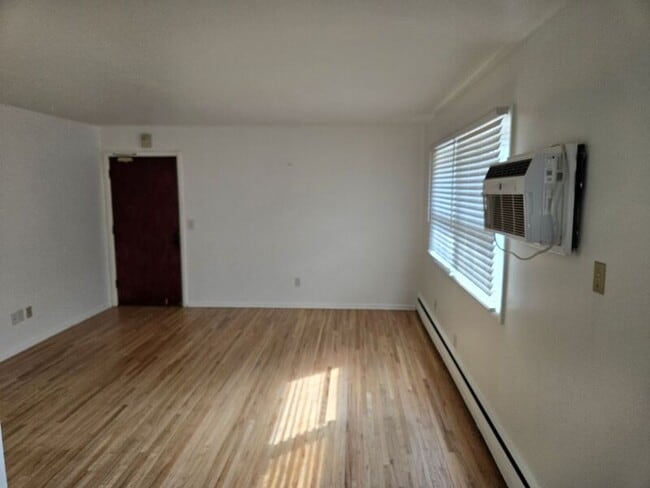 Photo - 4200 Lake Breeze Ave N Unidad 4200 Lakebreeze ave  3