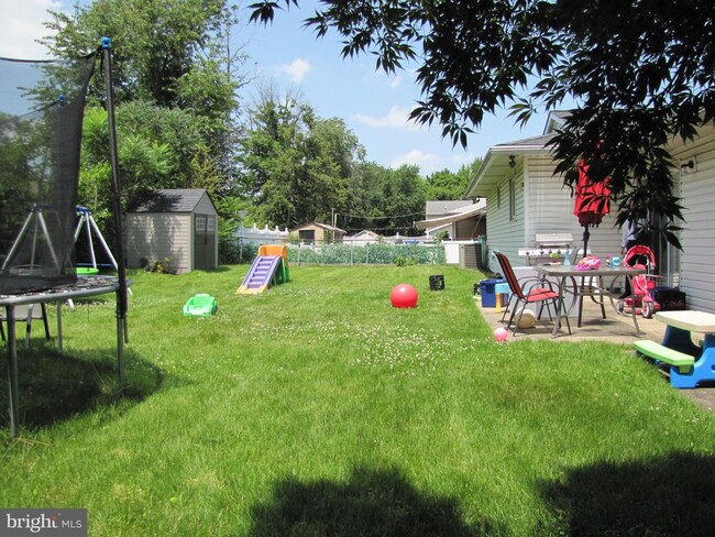 Photo - 436 Suffolk Dr
