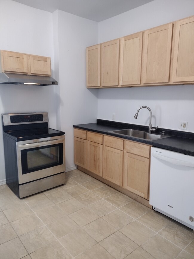 Building Photo - 124 E Main St Unit 124 East Main Street Rental