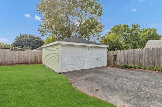 Photo - 345 Illinois St