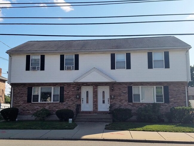 Photo - 190 River St