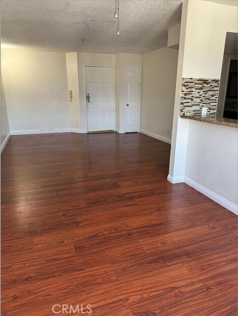 Photo - 9014 Burnet Ave Unidad 201