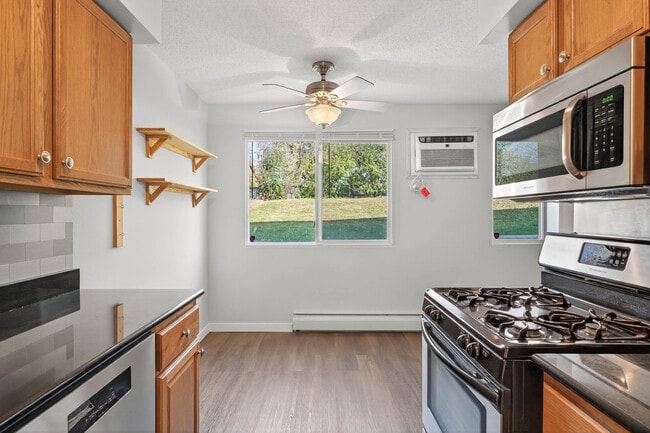 Building Photo - Rosco Apts-2720 Unit 103