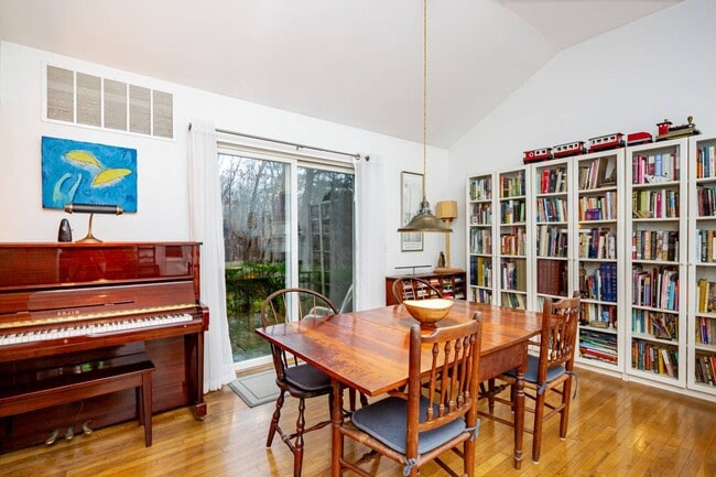 Photo - 98 Thomas Ave