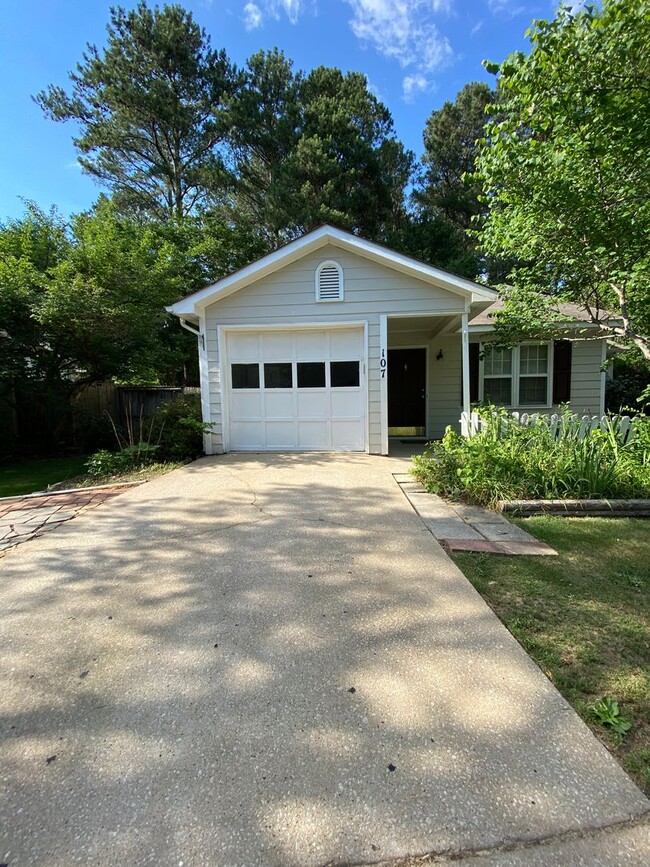 Adorable, east side cottage near UGA vet s... - Adorable, east side cottage near UGA vet s... House