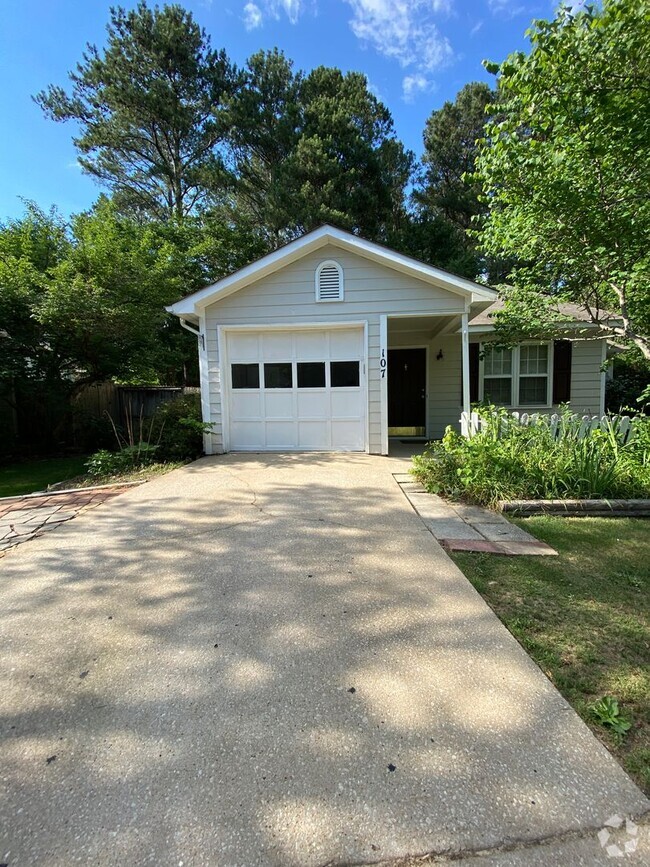 Building Photo - Adorable, east side cottage near UGA vet s... Rental