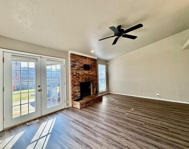 Photo - 2200 W Rockypoint Dr