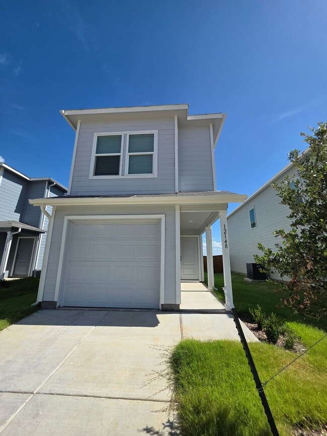 Building Photo - Your Next Chapter Starts Here: 4-Bedroom H...