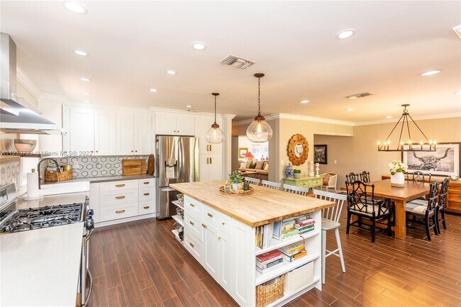 Photo - 2003 N 46th Ave