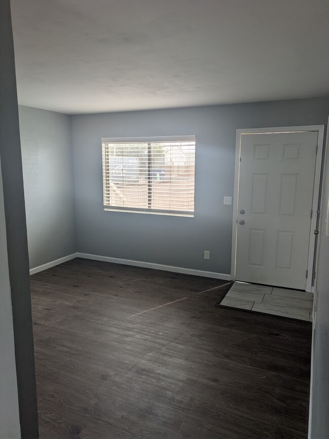 Building Photo - 2155 S Apache Dr Unit 3