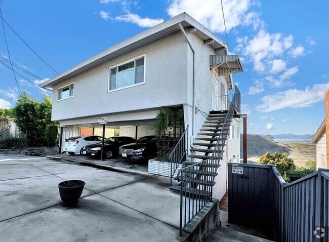 Building Photo - Highland Blvd. 1492-1496 Unit 1496 Rental