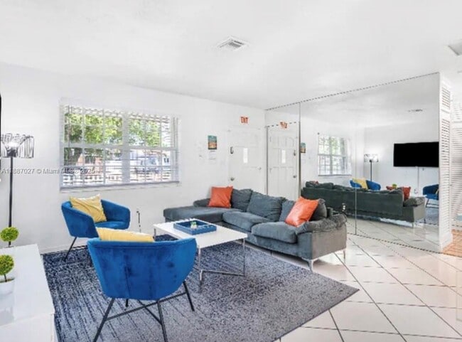 Photo - 330 N 68th Ave